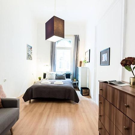 Cosy And Central Apartment With 4 Bedrooms And A/C Budapest Exterior foto