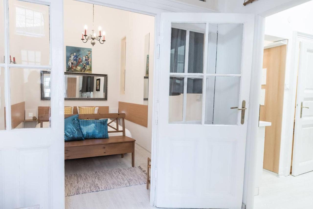 Cosy And Central Apartment With 4 Bedrooms And A/C Budapest Exterior foto